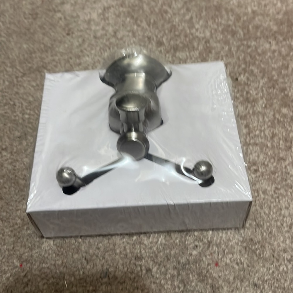 New Glacier Bay Verdanza Double Robe Hook